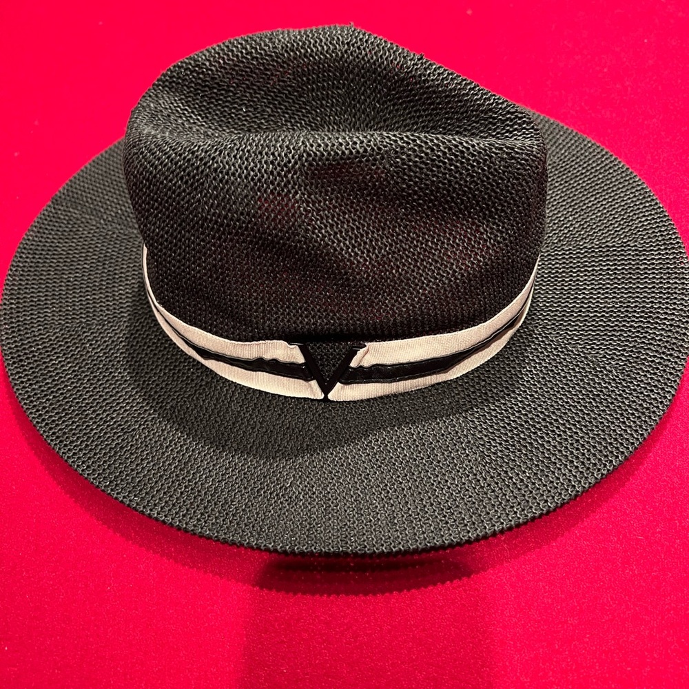 Cute Vince Camuto hat
